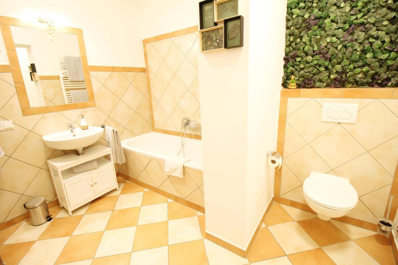 Secret Hideaways Tropical Feeling Mit 2 Schlafzimmer Nahe City L Messe L Flughafen L Hbf Duisburg Exterior photo